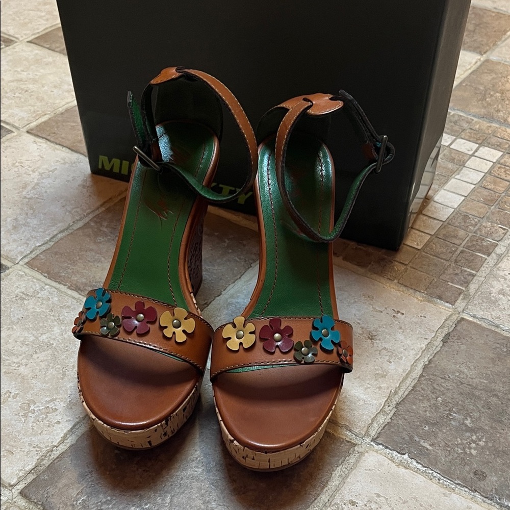 Vintage Miss Sixty Brown Leather Floral Cork Wedge Sandals Sz 37 🆕 - Picture 2 of 6